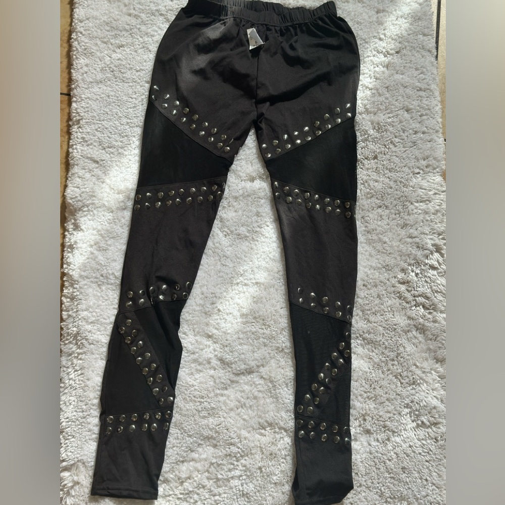 Black leggings